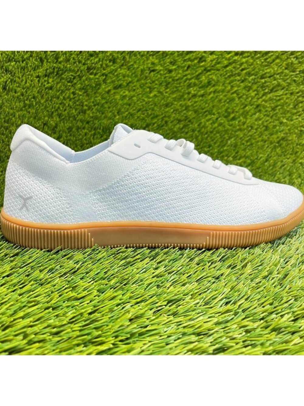 Flux Adapt Trainer White Gum Mens Size 11.5 Athletic Walking Knit Shoes Sneakers